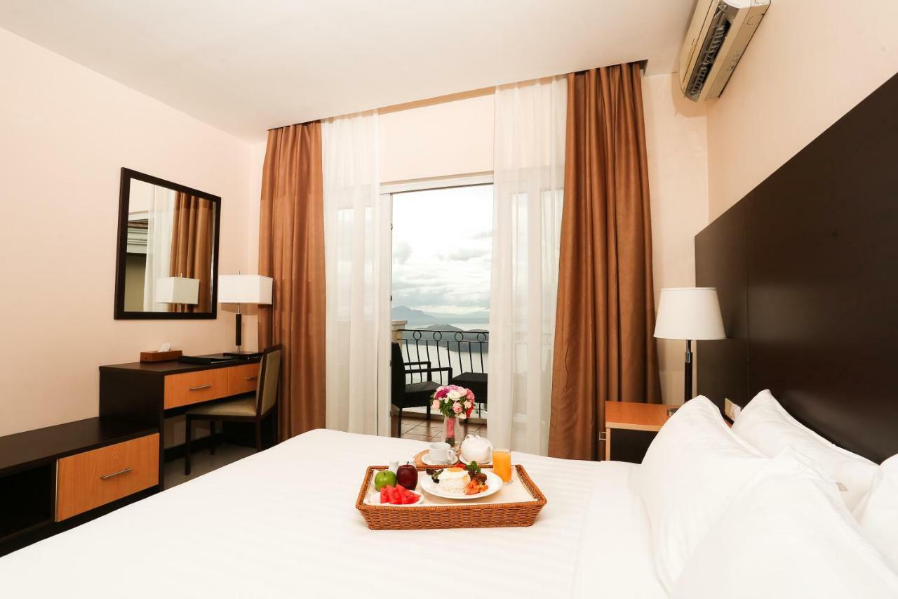 The Lake Hotel Tagaytay Tagaytay City Buitenkant foto