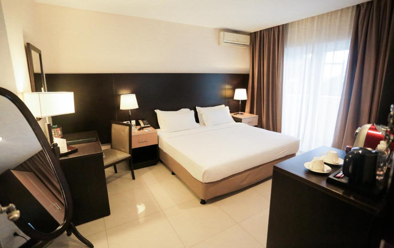 The Lake Hotel Tagaytay Tagaytay City Buitenkant foto